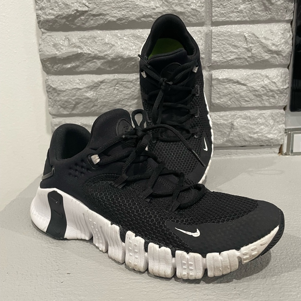 Women’s Black Nike Metcon 5 ✔️